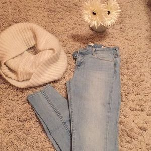 NWOT- Light Wash Denim Jeans